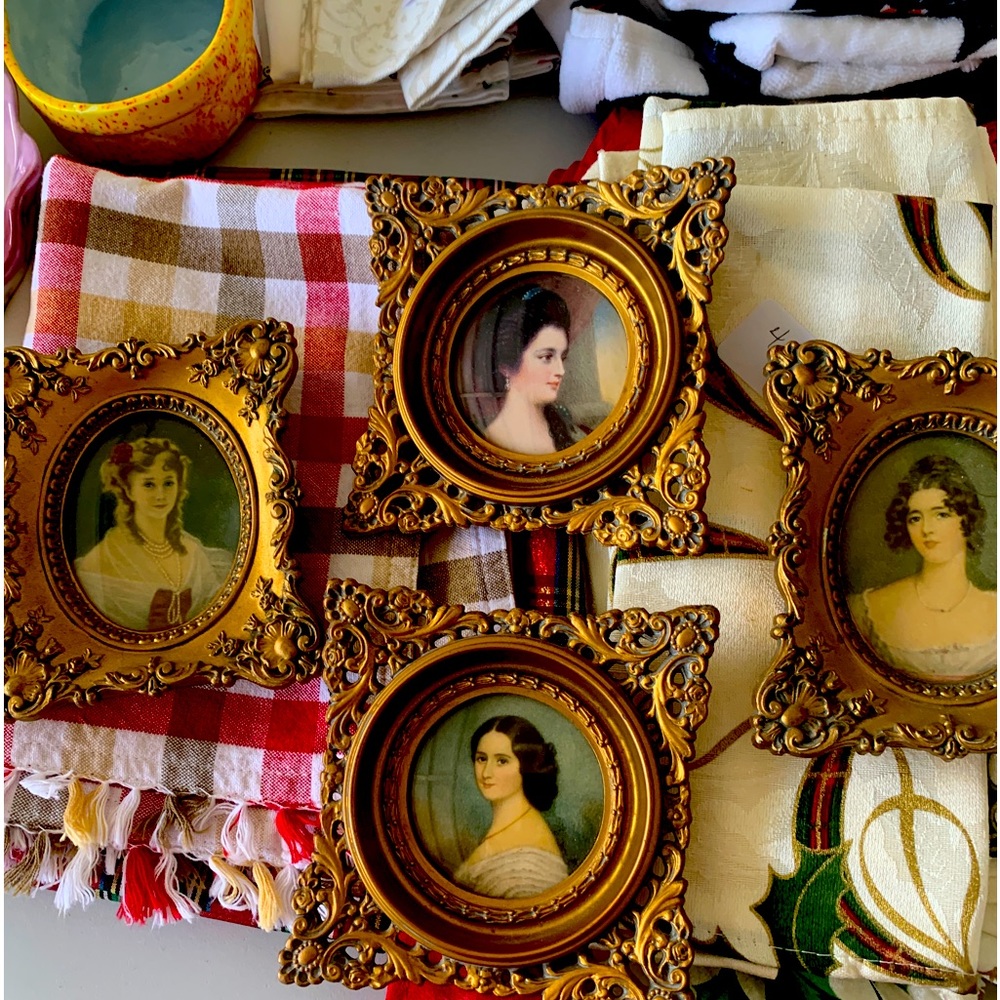 Vintage A Cameo Creations portait 4 very nice
